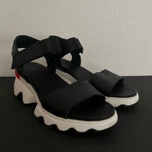 Sorel - Kinetic Impact Y-Strap High Sandal in Black/Sea Salt size 7